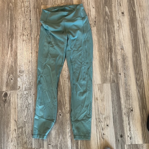 Lululemon In Movement 7/8 Tight *Everlux 25" size 4 EUC - Picture 6 of 8